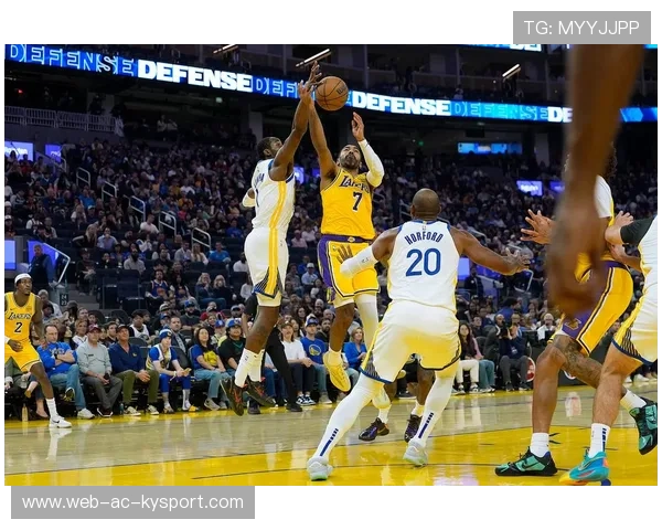 _勇士三分如雨，席卷全场_，勇士三分最多的比赛